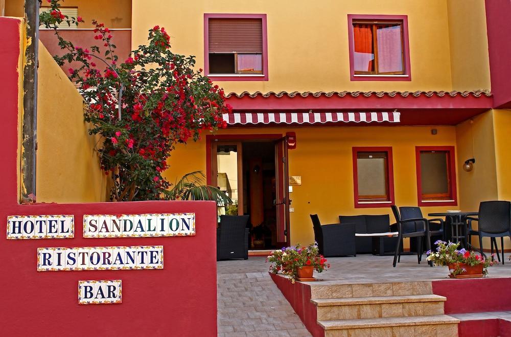 Hotel Sandalion サンタ・テレーザ・ガッルーラ エクステリア 写真